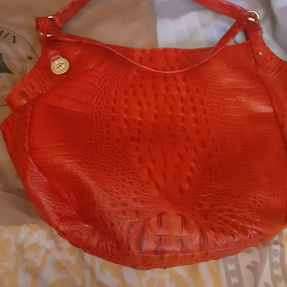 RED BRAHMIN TOTE.NEVER BEEN USED.